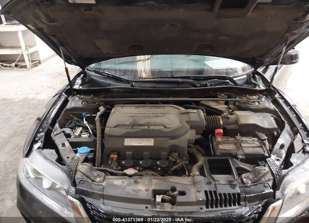 2013 HONDA ACCORD VIN: 1HGCT2A83DA002833