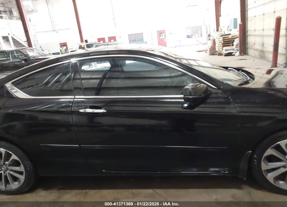 2013 HONDA ACCORD VIN: 1HGCT2A83DA002833