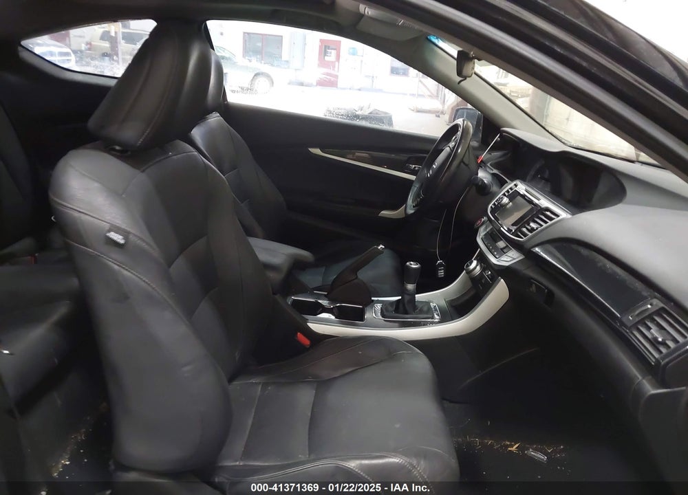 2013 HONDA ACCORD VIN: 1HGCT2A83DA002833