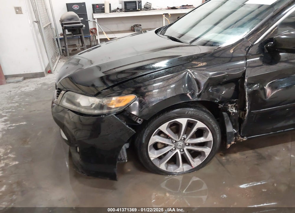 2013 HONDA ACCORD VIN: 1HGCT2A83DA002833