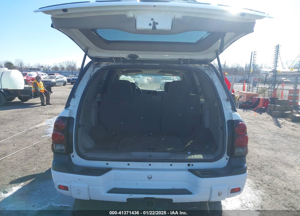 2004 CHEVROLET TRAILBLAZER LS VIN: 1GNDS13S442135160