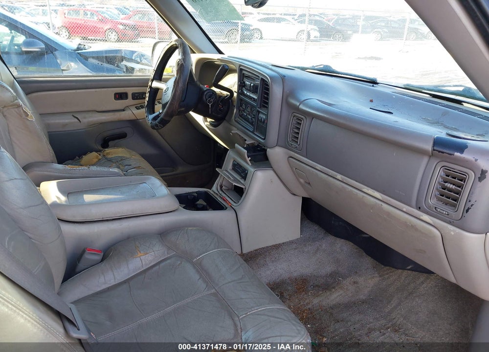 2001 CHEVROLET SUBURBAN 1500 LT VIN: 3GNFK16T51G152095