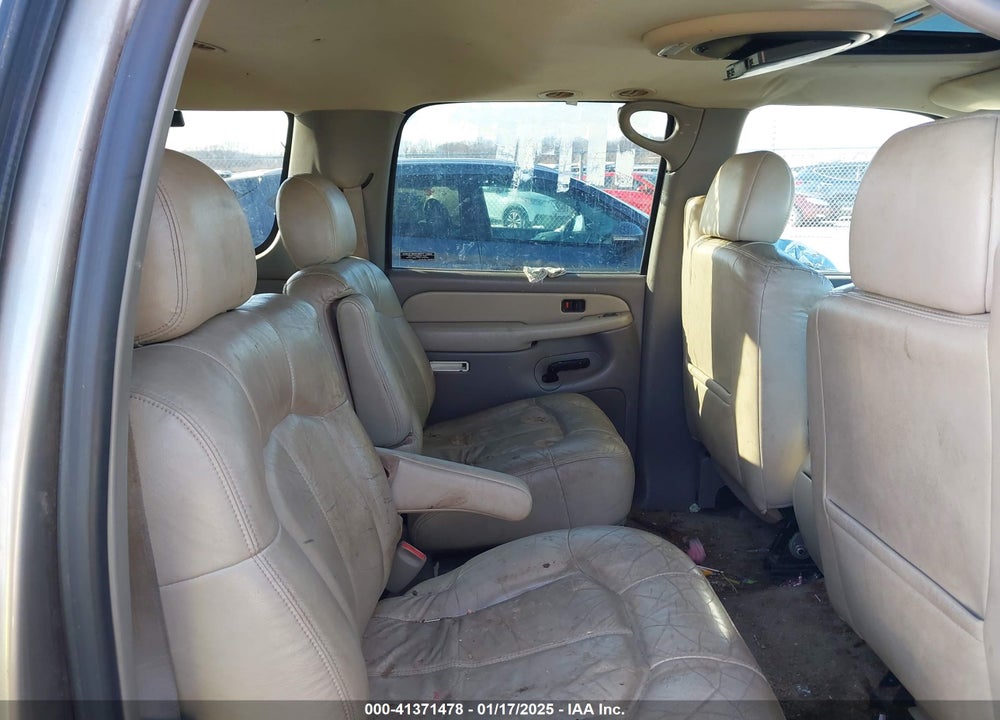 2001 CHEVROLET SUBURBAN 1500 LT VIN: 3GNFK16T51G152095