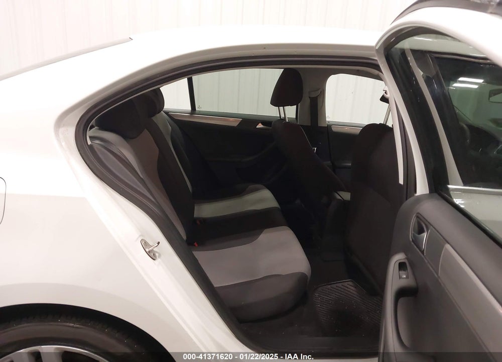 2017 VOLKSWAGEN JETTA VIN: 3VW2B7AJXHM282818