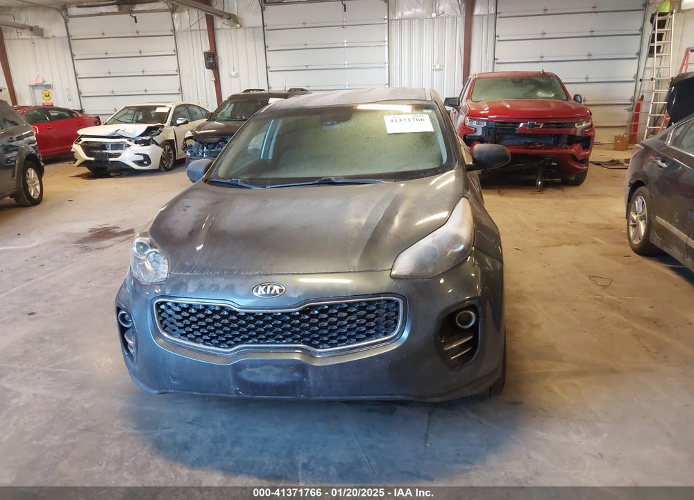 2018 KIA SPORTAGE LX VIN: KNDPMCAC9J7456097