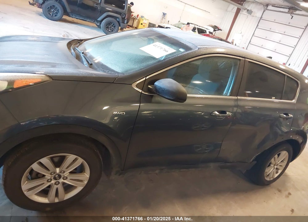 2018 KIA SPORTAGE LX VIN: KNDPMCAC9J7456097