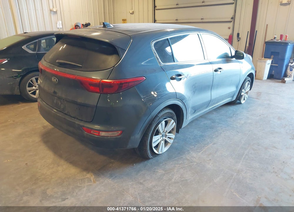 2018 KIA SPORTAGE LX VIN: KNDPMCAC9J7456097