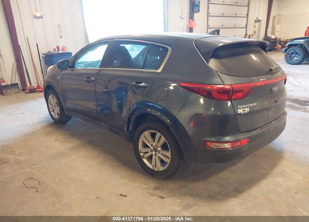 2018 KIA SPORTAGE LX VIN: KNDPMCAC9J7456097