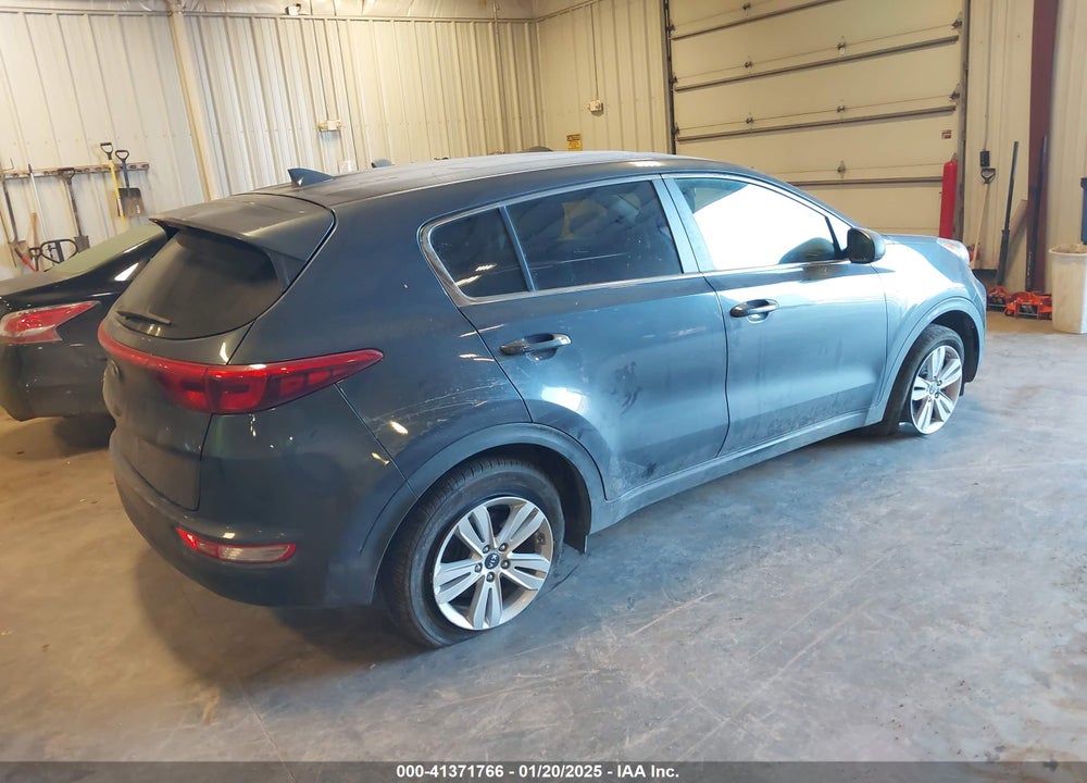 2018 KIA SPORTAGE LX VIN: KNDPMCAC9J7456097