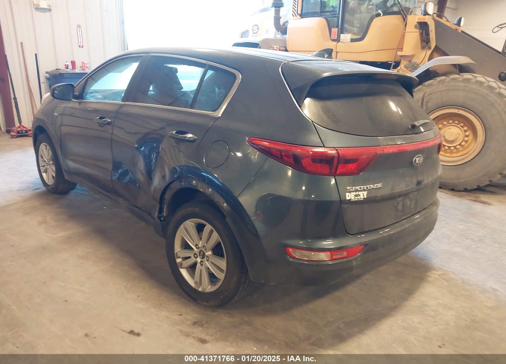 2018 KIA SPORTAGE LX VIN: KNDPMCAC9J7456097