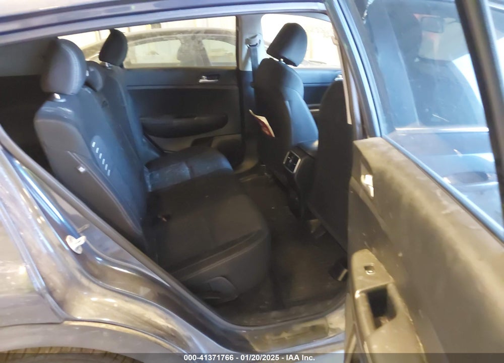 2018 KIA SPORTAGE LX VIN: KNDPMCAC9J7456097