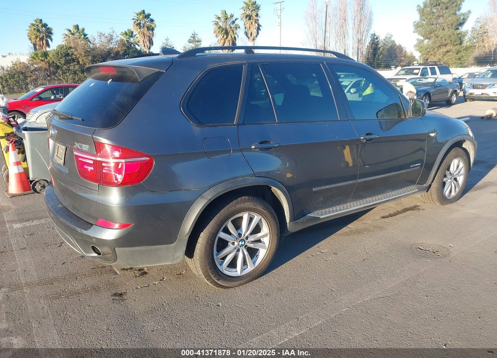 2011 BMW X5 VIN: 5UXZW0C58BL662602