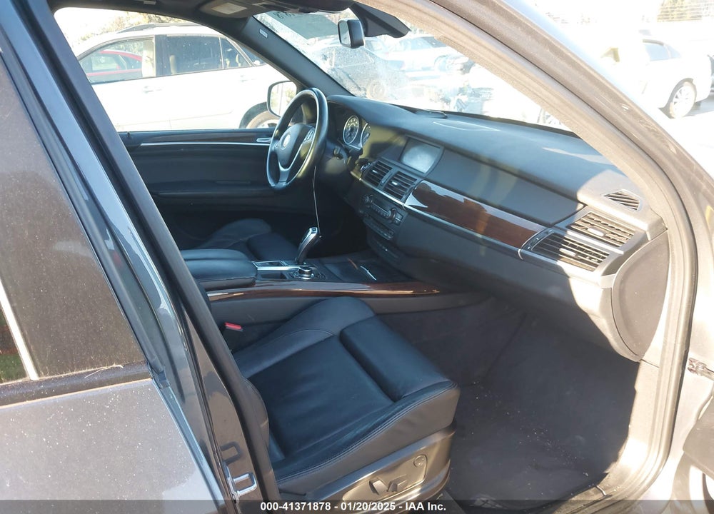 2011 BMW X5 VIN: 5UXZW0C58BL662602