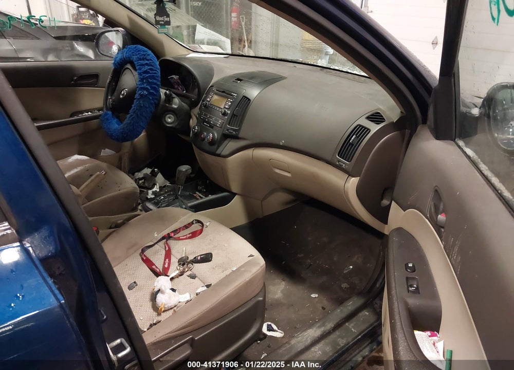 2011 HYUNDAI ELANTRA TOURING VIN: KMHDB8AE3BU113680
