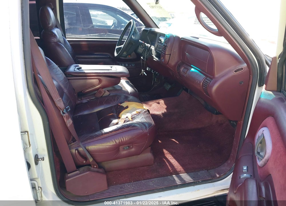 1997 CHEVROLET TAHOE LS VIN: 1GNEC13R6VJ373453