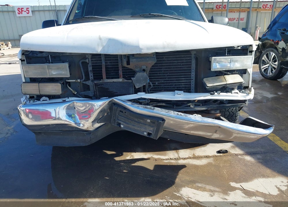1997 CHEVROLET TAHOE LS VIN: 1GNEC13R6VJ373453