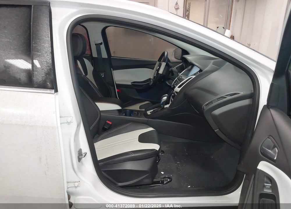 2014 FORD FOCUS VIN: 1FADP3N24EL184959