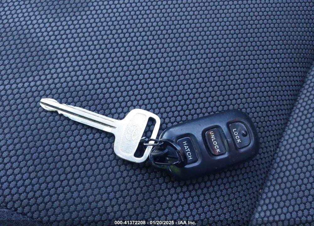 2004 TOYOTA MATRIX/XR VIN: 2T1KR38E74C275439