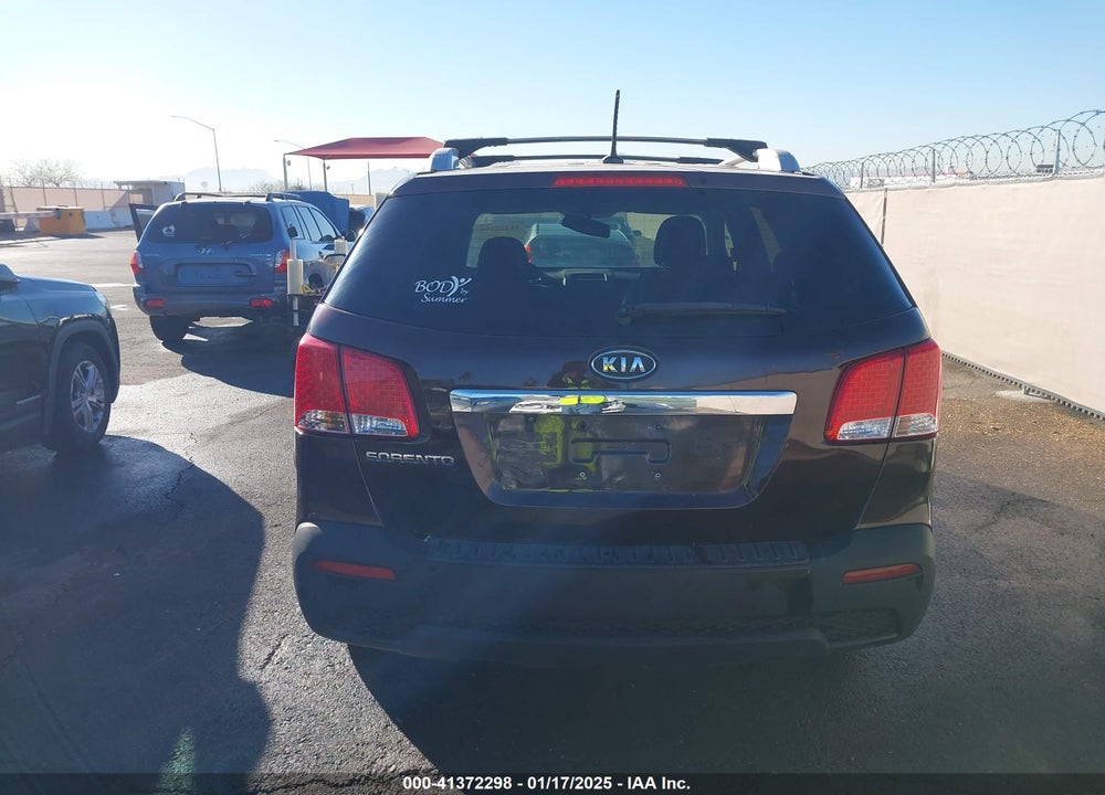 2011 KIA SORENTO LX VIN: 5XYKT3A11BG169627