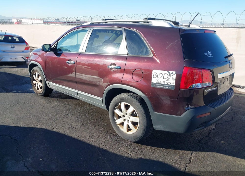 2011 KIA SORENTO LX VIN: 5XYKT3A11BG169627