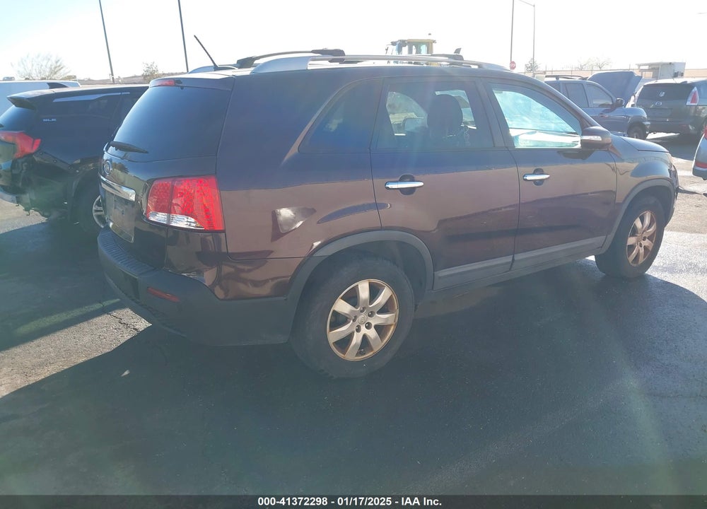 2011 KIA SORENTO LX VIN: 5XYKT3A11BG169627