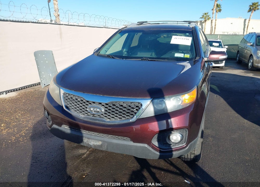2011 KIA SORENTO LX VIN: 5XYKT3A11BG169627