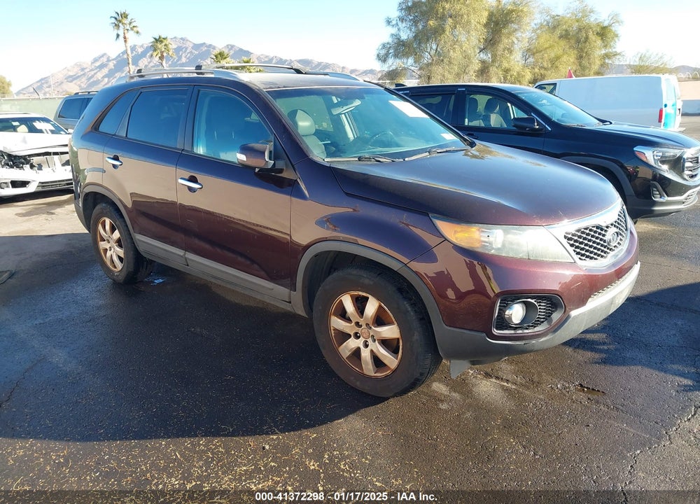 2011 KIA SORENTO LX VIN: 5XYKT3A11BG169627