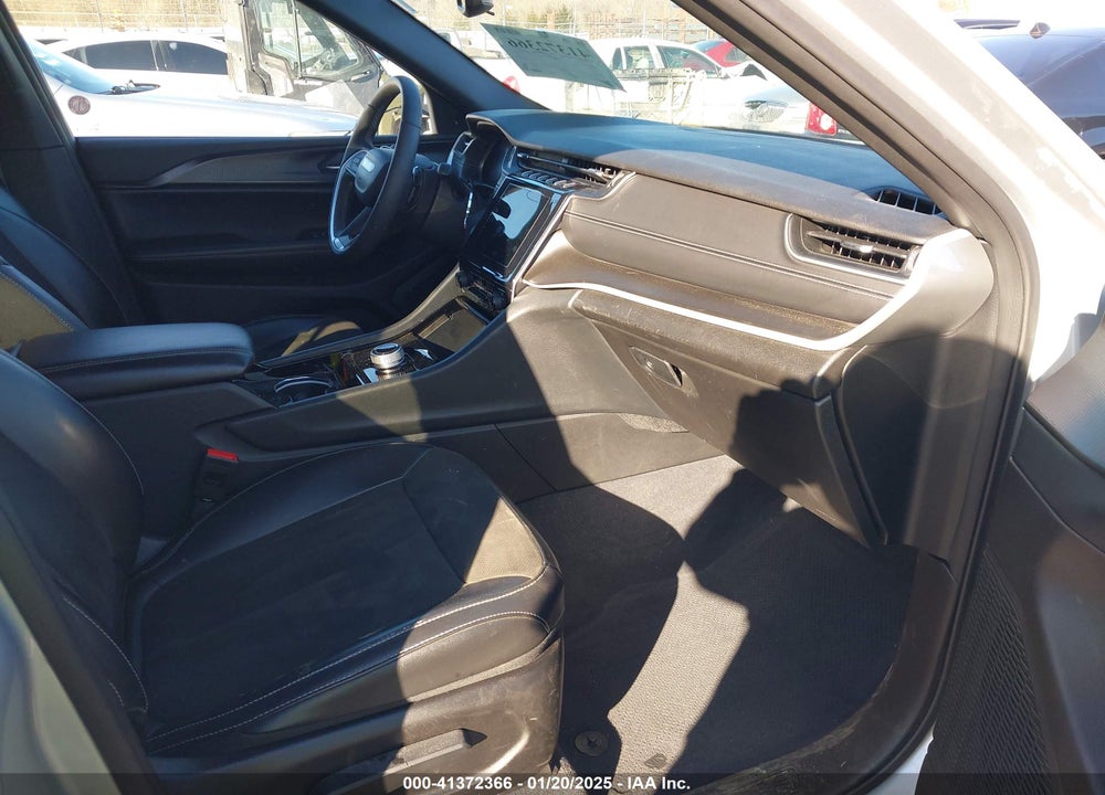 2023 JEEP GRAND CHEROKEE L ALTITUDE 4X2 VIN: 1C4RJJAG1P8883396