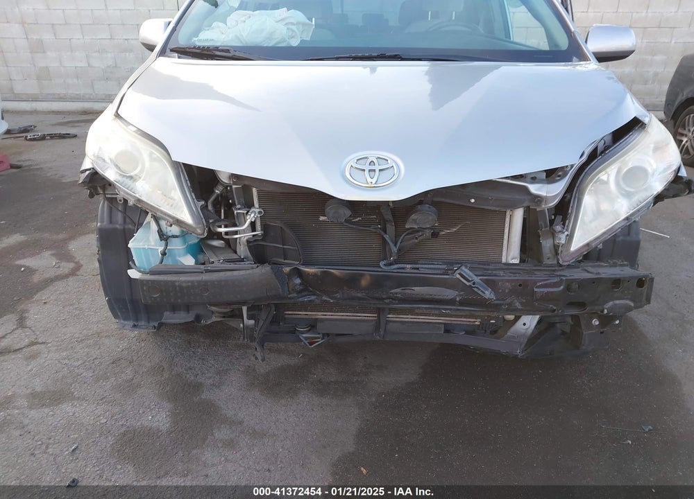 2017 TOYOTA SIENNA LE 8 PASSENGER VIN: 5TDKZ3DC0HS786623