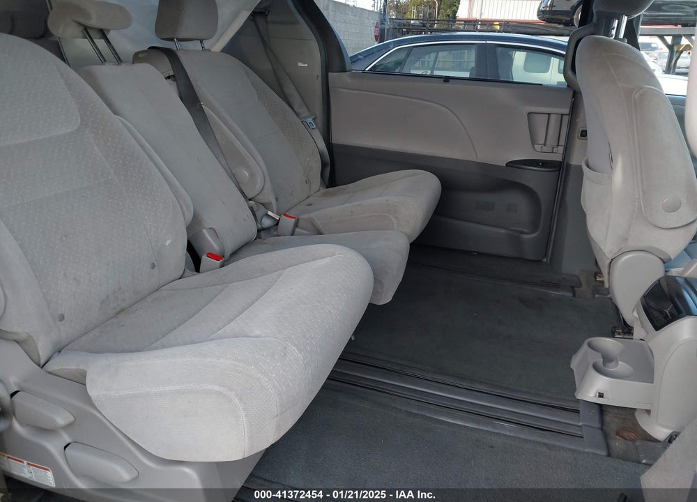 2017 TOYOTA SIENNA LE 8 PASSENGER VIN: 5TDKZ3DC0HS786623