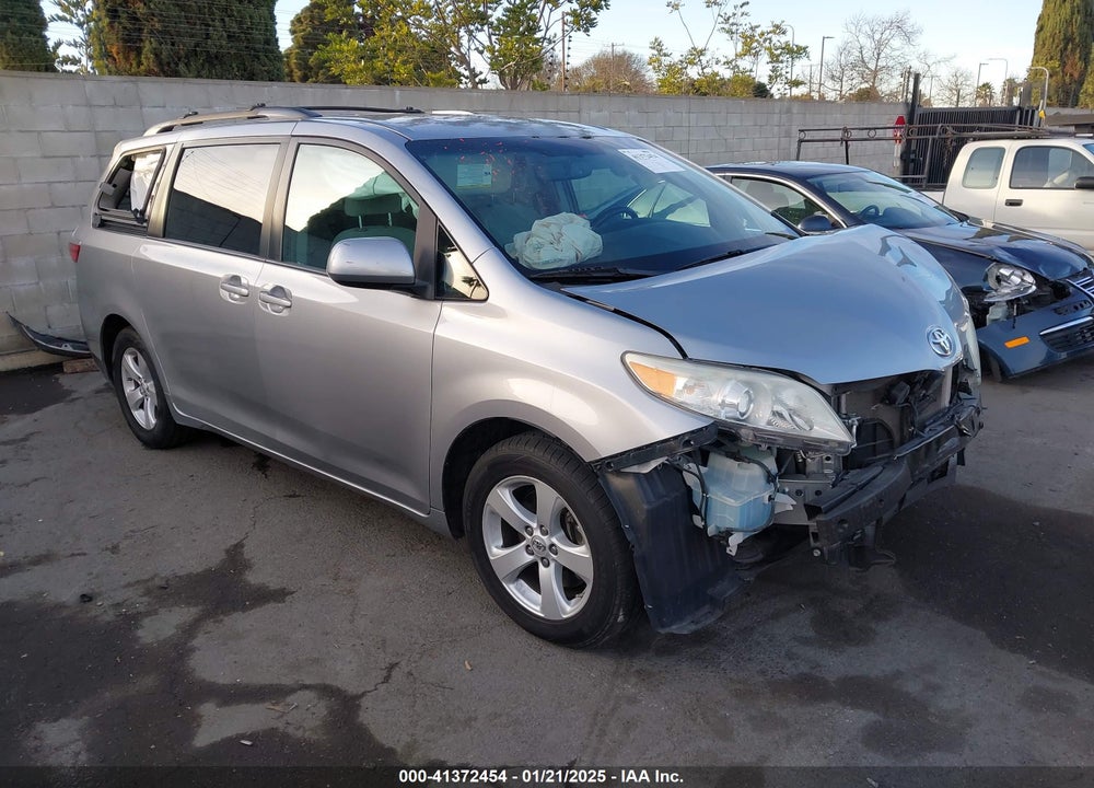2017 TOYOTA SIENNA LE 8 PASSENGER VIN: 5TDKZ3DC0HS786623