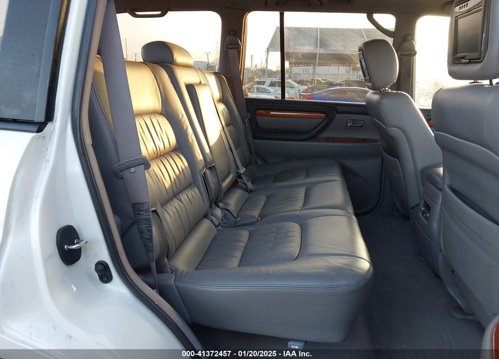 2005 LEXUS LX 470 VIN: JTJHT00WX53552462
