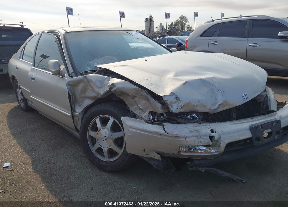 1995 HONDA ACCORD EX VIN: 1HGCD5652SA028110