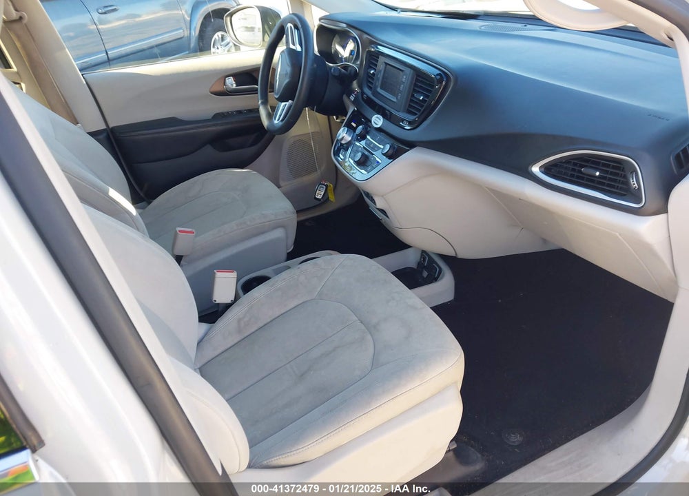 2017 CHRYSLER PACIFICA TOURING VIN: 2C4RC1DG9HR588932
