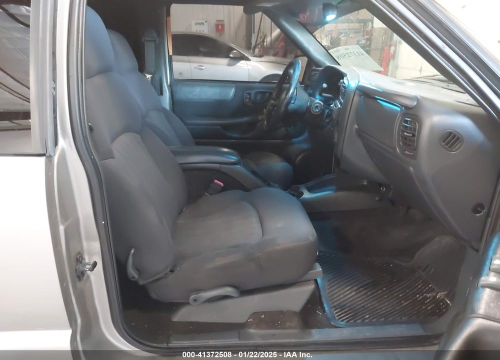 2003 CHEVROLET S-10 LS VIN: 1GCCS19X538117656