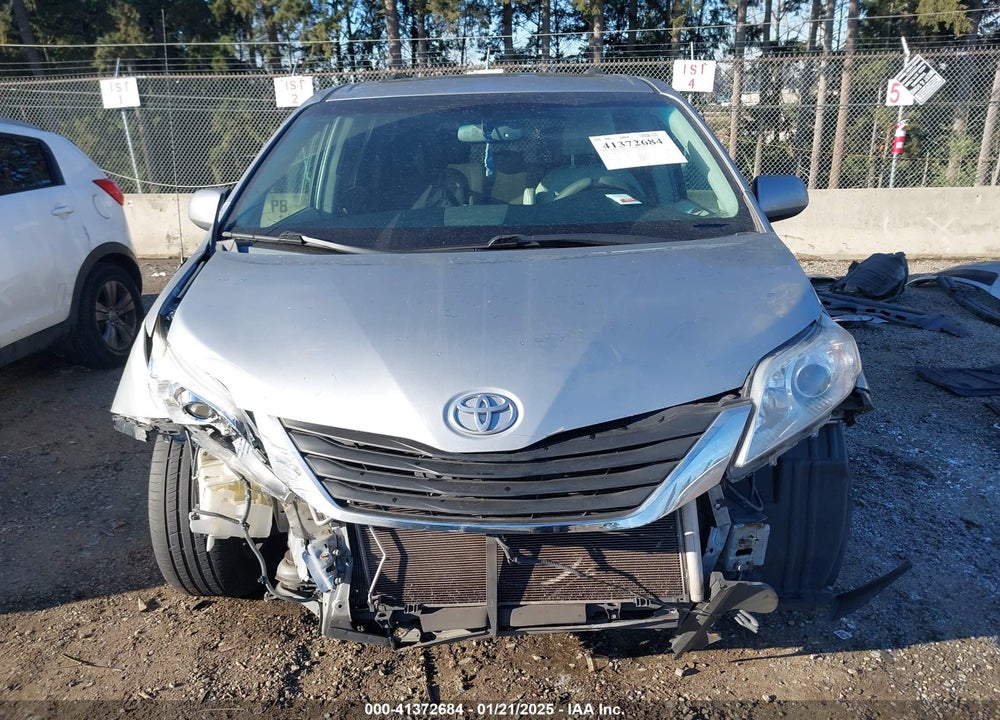 2013 TOYOTA SIENNA XLE V6 8 PASSENGER VIN: 5TDYK3DCXDS364934