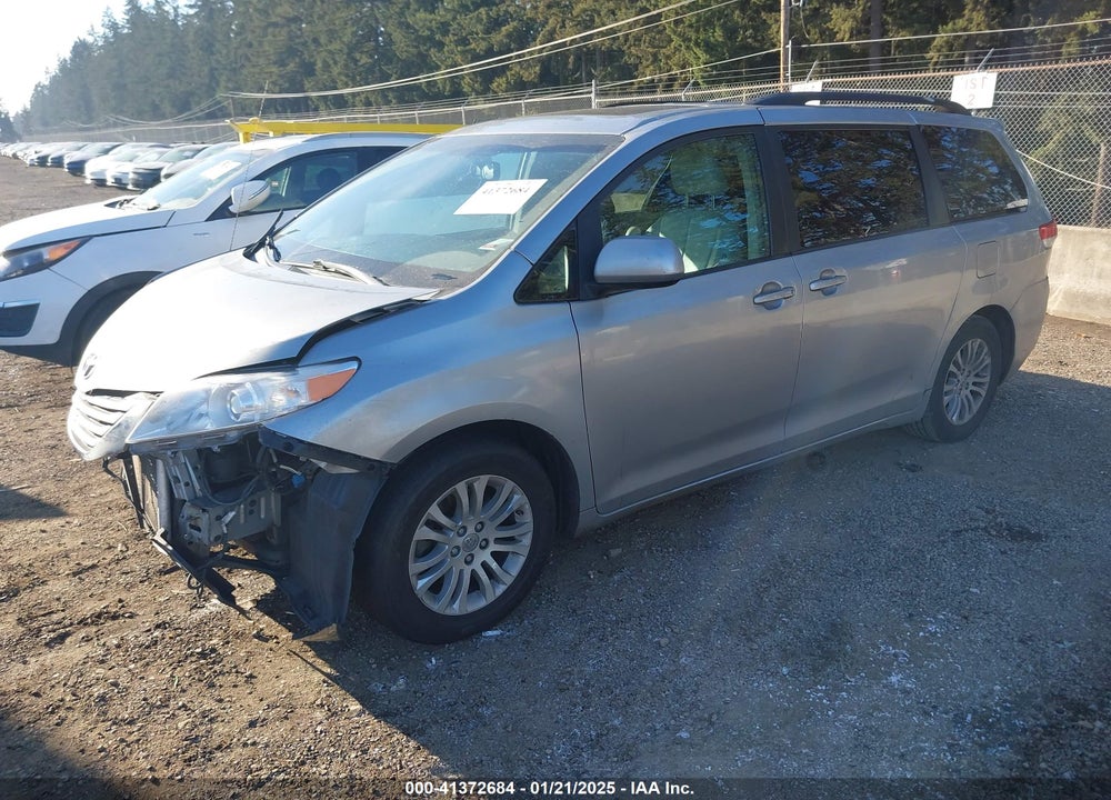 2013 TOYOTA SIENNA XLE V6 8 PASSENGER VIN: 5TDYK3DCXDS364934