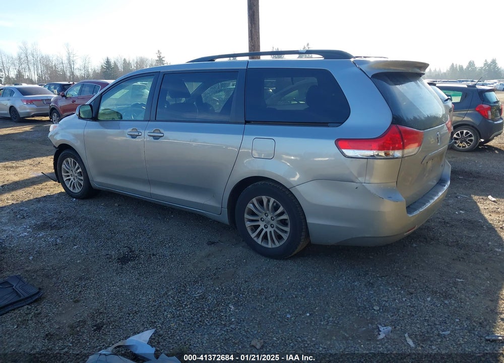 2013 TOYOTA SIENNA XLE V6 8 PASSENGER VIN: 5TDYK3DCXDS364934