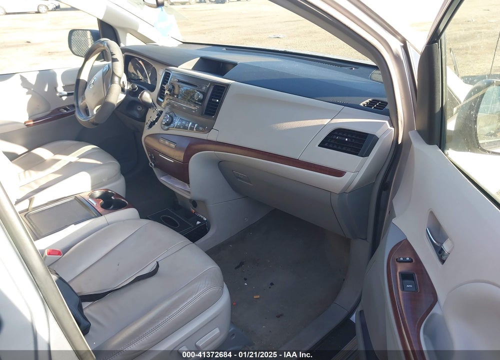 2013 TOYOTA SIENNA XLE V6 8 PASSENGER VIN: 5TDYK3DCXDS364934