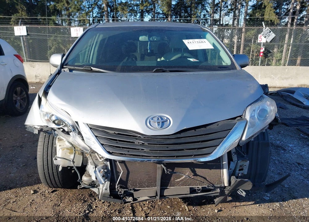 2013 TOYOTA SIENNA XLE V6 8 PASSENGER VIN: 5TDYK3DCXDS364934