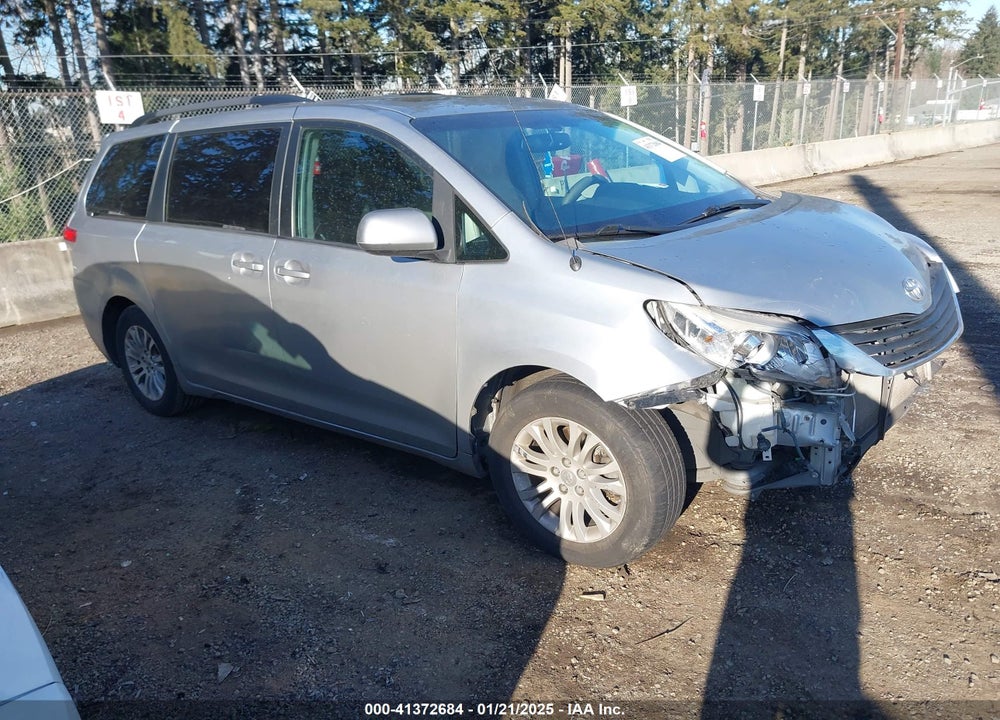 2013 TOYOTA SIENNA XLE V6 8 PASSENGER VIN: 5TDYK3DCXDS364934
