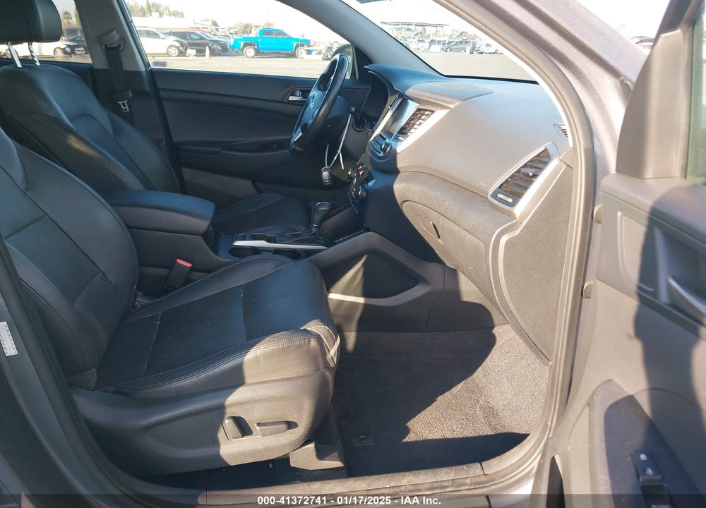 2016 HYUNDAI TUCSON LIMITED VIN: KM8J33A22GU231784