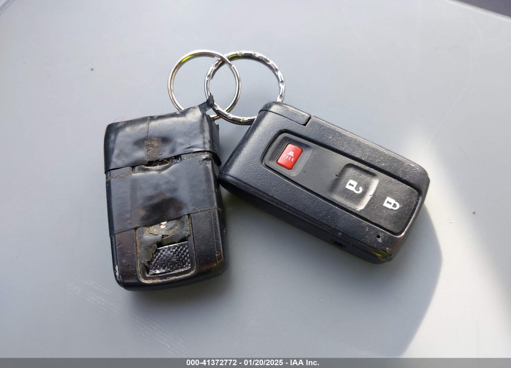 2004 TOYOTA PRIUS VIN: JTDKB20U740040745