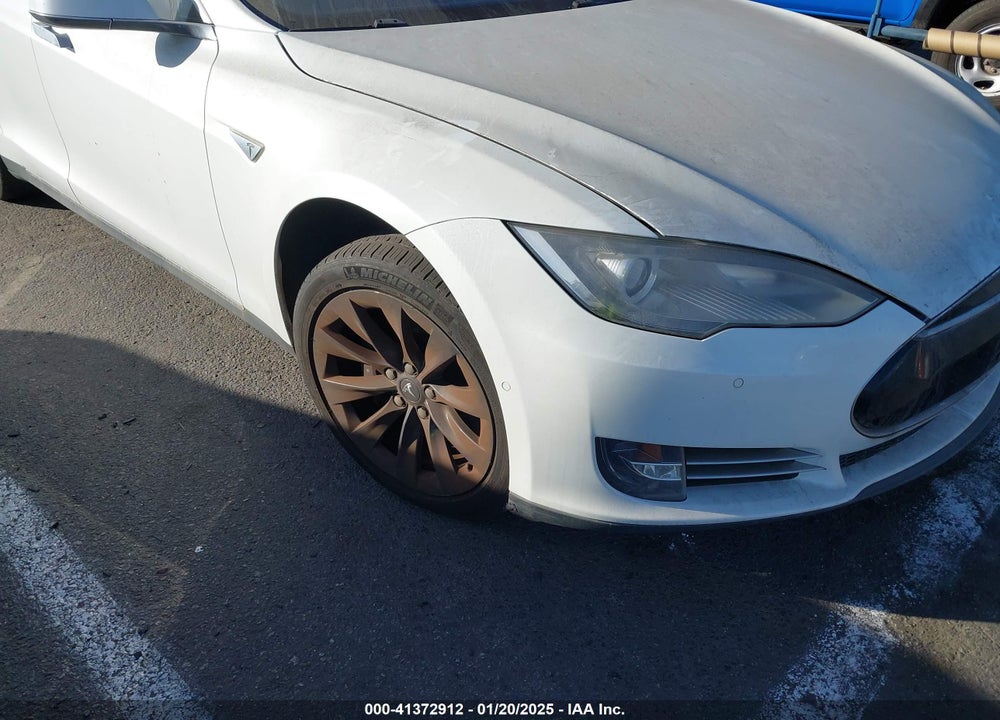 2015 TESLA MODEL S VIN: 5YJSA1V12FF099301