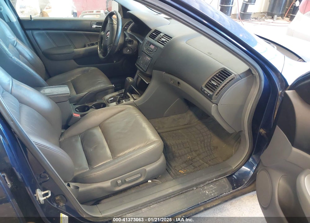 2005 HONDA ACCORD 3.0 EX VIN: 1HGCM66545A022318