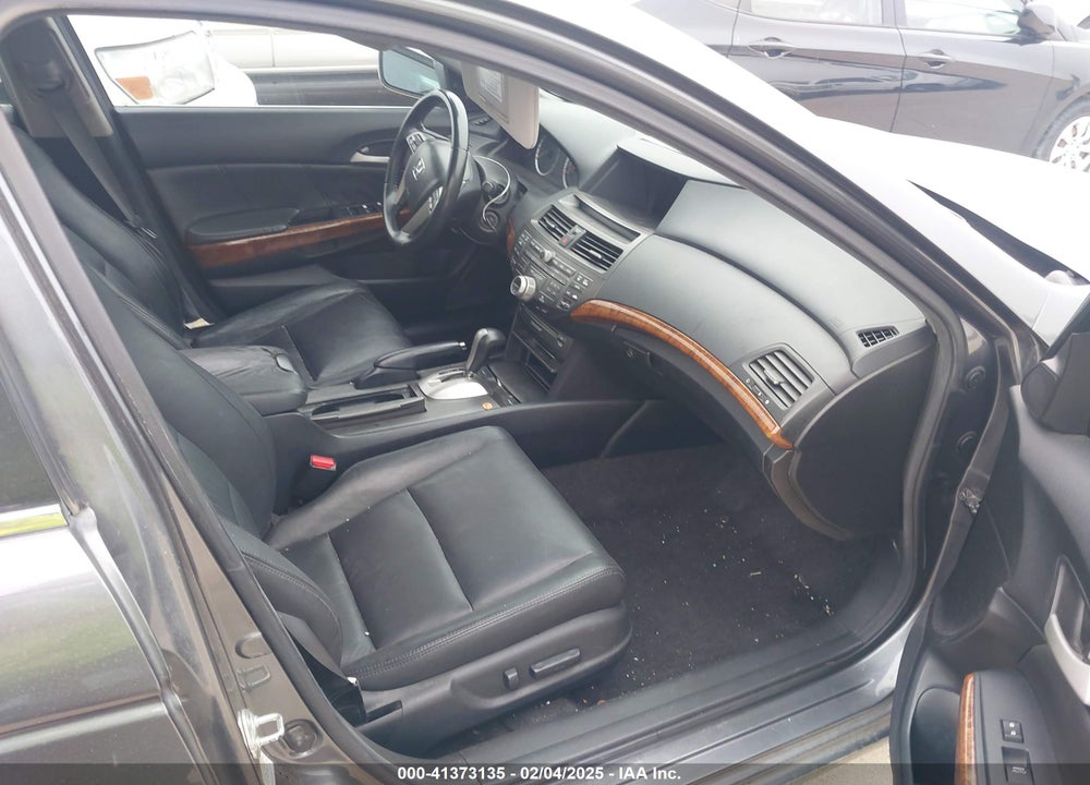 2011 HONDA ACCORD VIN: 1HGCP2F82BA146609