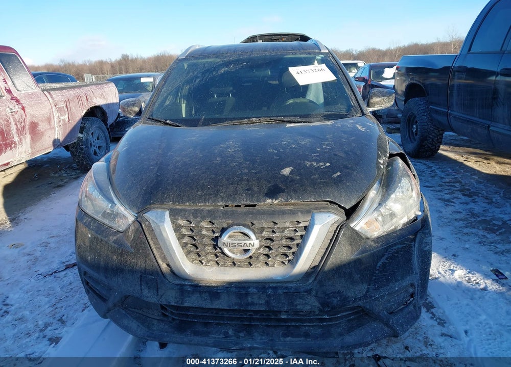 2018 NISSAN KICKS SV VIN: 3N1CP5CU2JL542647