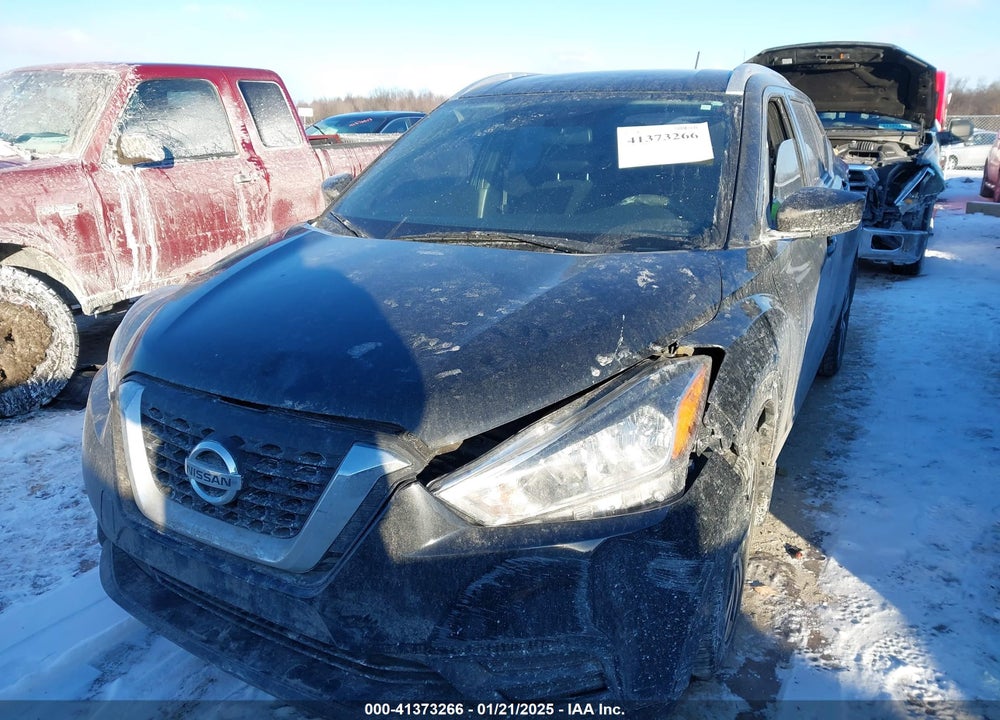 2018 NISSAN KICKS SV VIN: 3N1CP5CU2JL542647