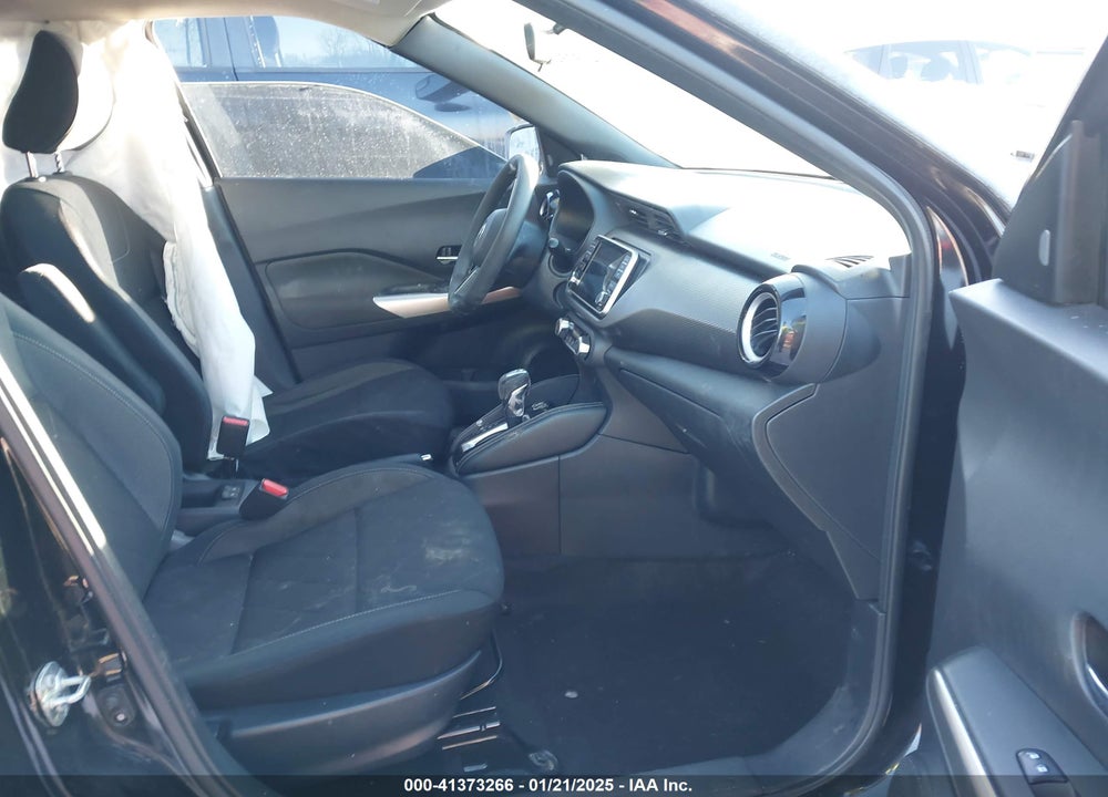 2018 NISSAN KICKS SV VIN: 3N1CP5CU2JL542647