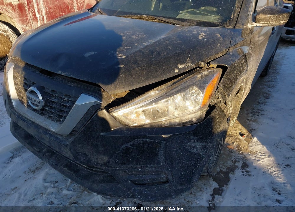2018 NISSAN KICKS SV VIN: 3N1CP5CU2JL542647